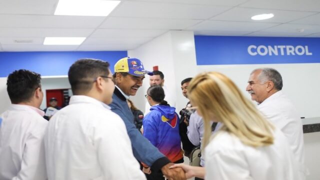 maduro inauguro el hospital de m