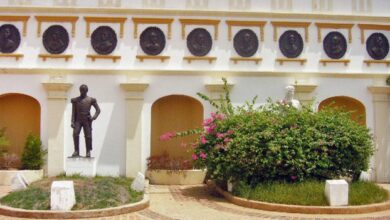 Vista del bronce de Urdaneta y l